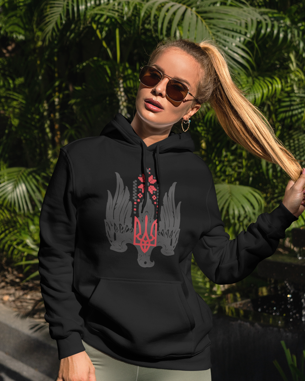 Худи женская  теплая с гербом черная Mishe 22000018