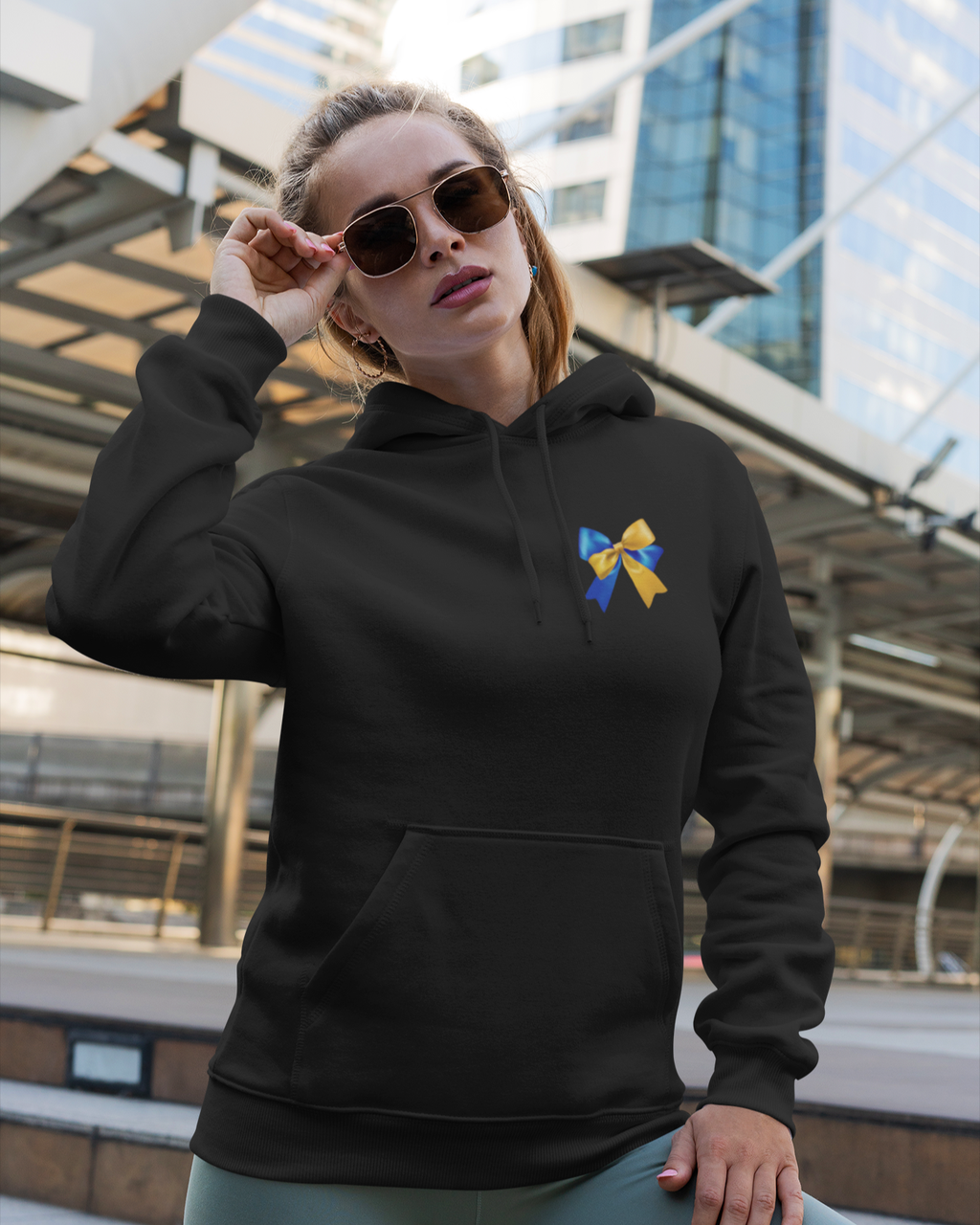 Худи женская теплая патриотическая черная Mishe 22000022