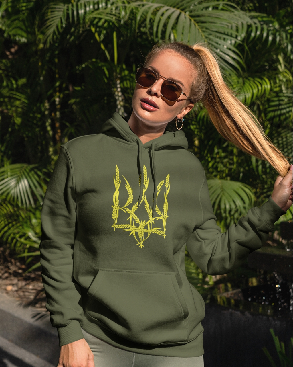 Толстовка трёхнитка женская с гербом хаки Mishe 22000016