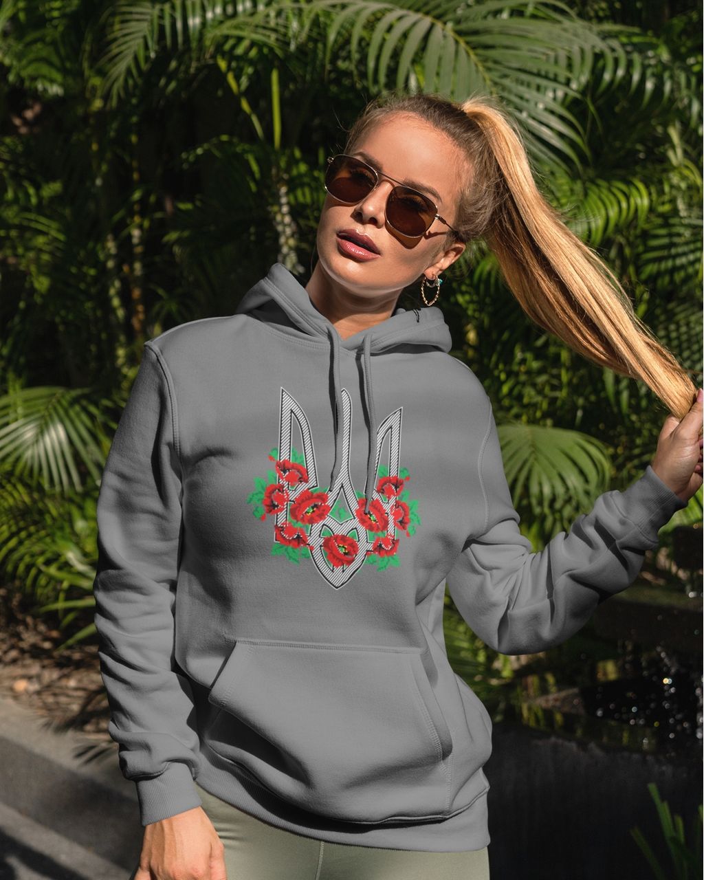 Толстовка патриотическая теплая женская темно-серый Mishe 22000009