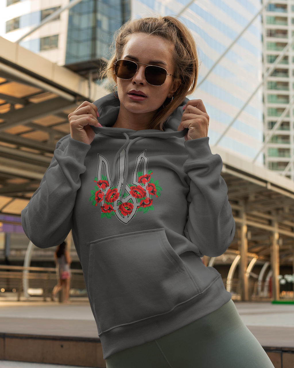 Толстовка патриотическая теплая женская темно-серый Mishe 22000009