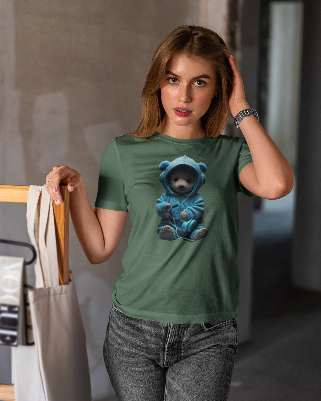 Женская стильная футболка мишки Taddy Mishe 2000400242 хаки