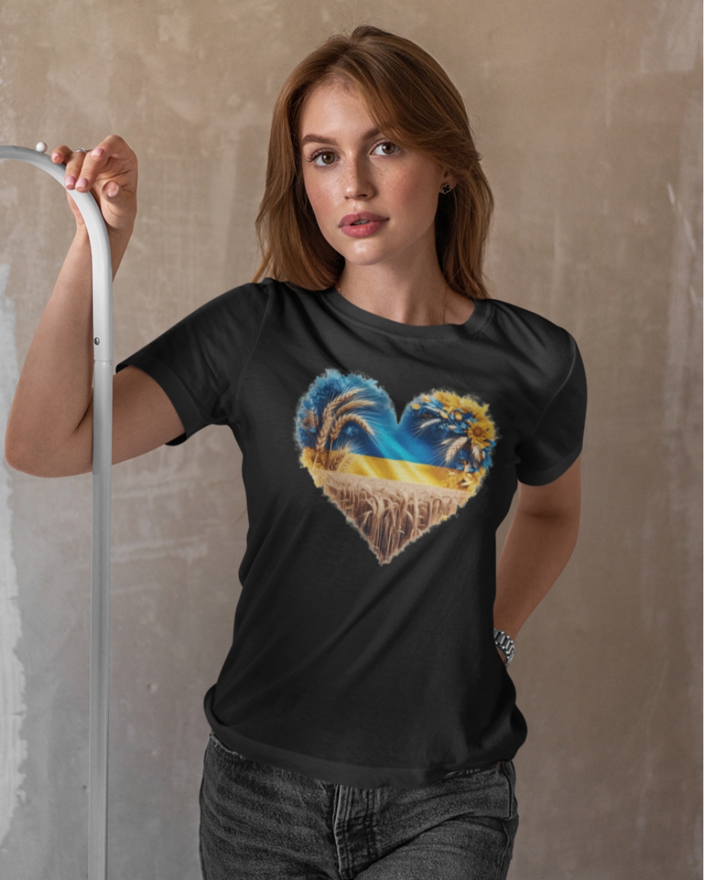 Футболка жіноча патріотична з серцем mishe 21100001 чорна