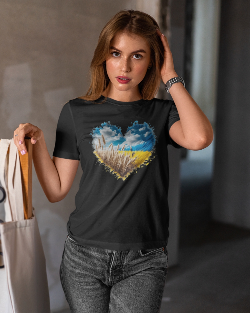 Футболка жіноча патріотична з серцем mishe 21100004 чорна