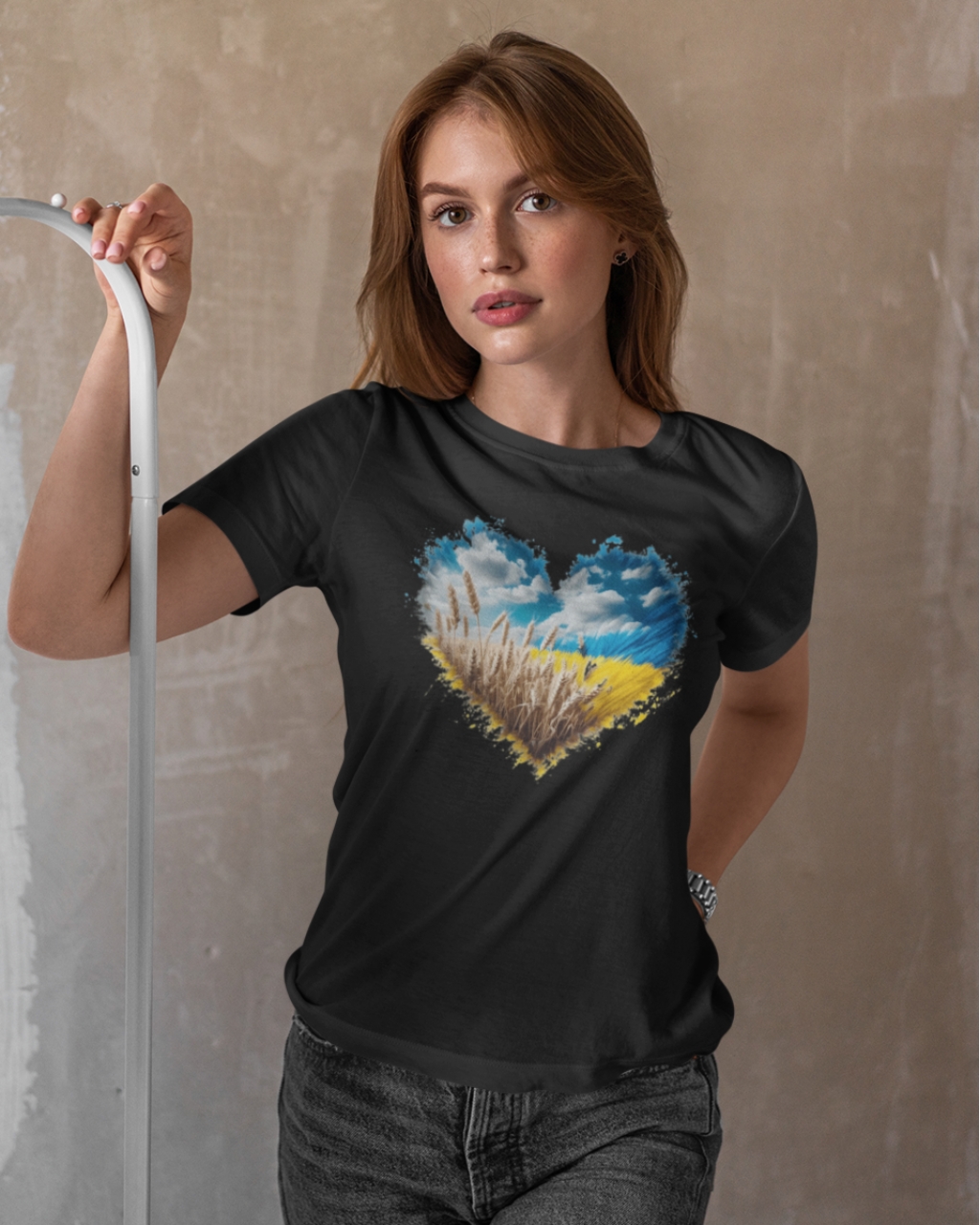 Футболка жіноча патріотична з серцем mishe 21100004 чорна