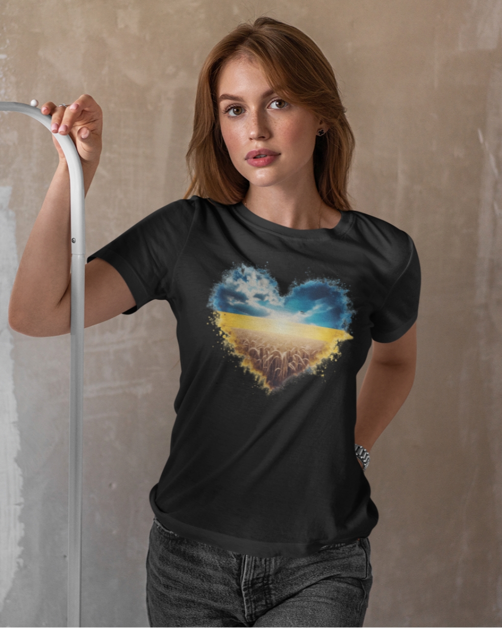 Футболка жіноча патріотична з серцем mishe 21100007 чорна