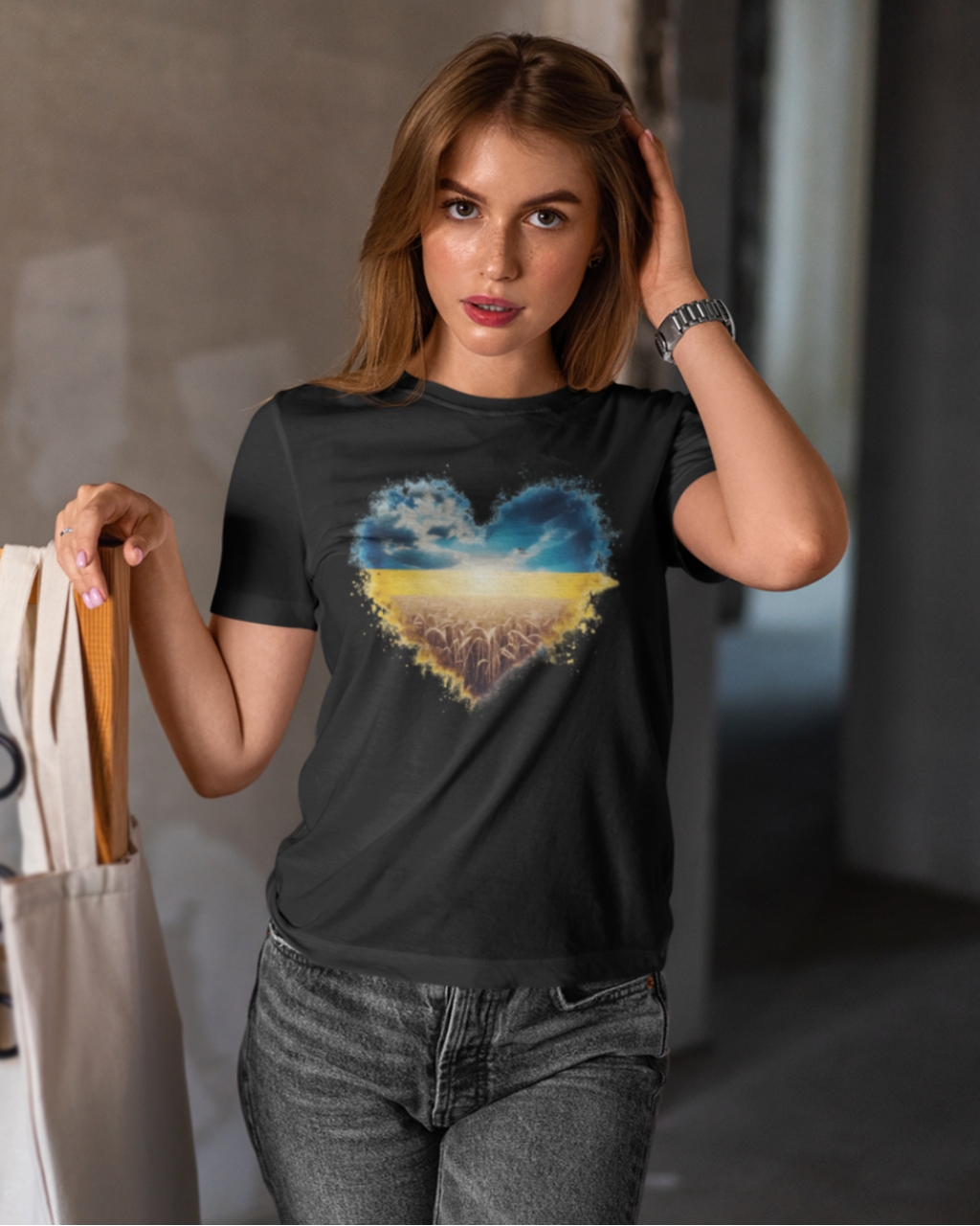 Футболка жіноча патріотична з серцем mishe 21100007 чорна
