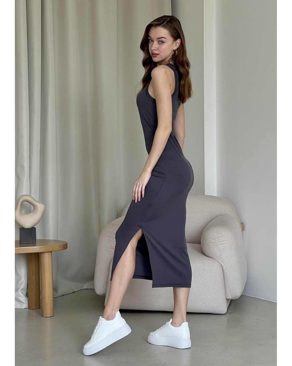 Длинное платье-майка в рубчик серое Longa 700000110