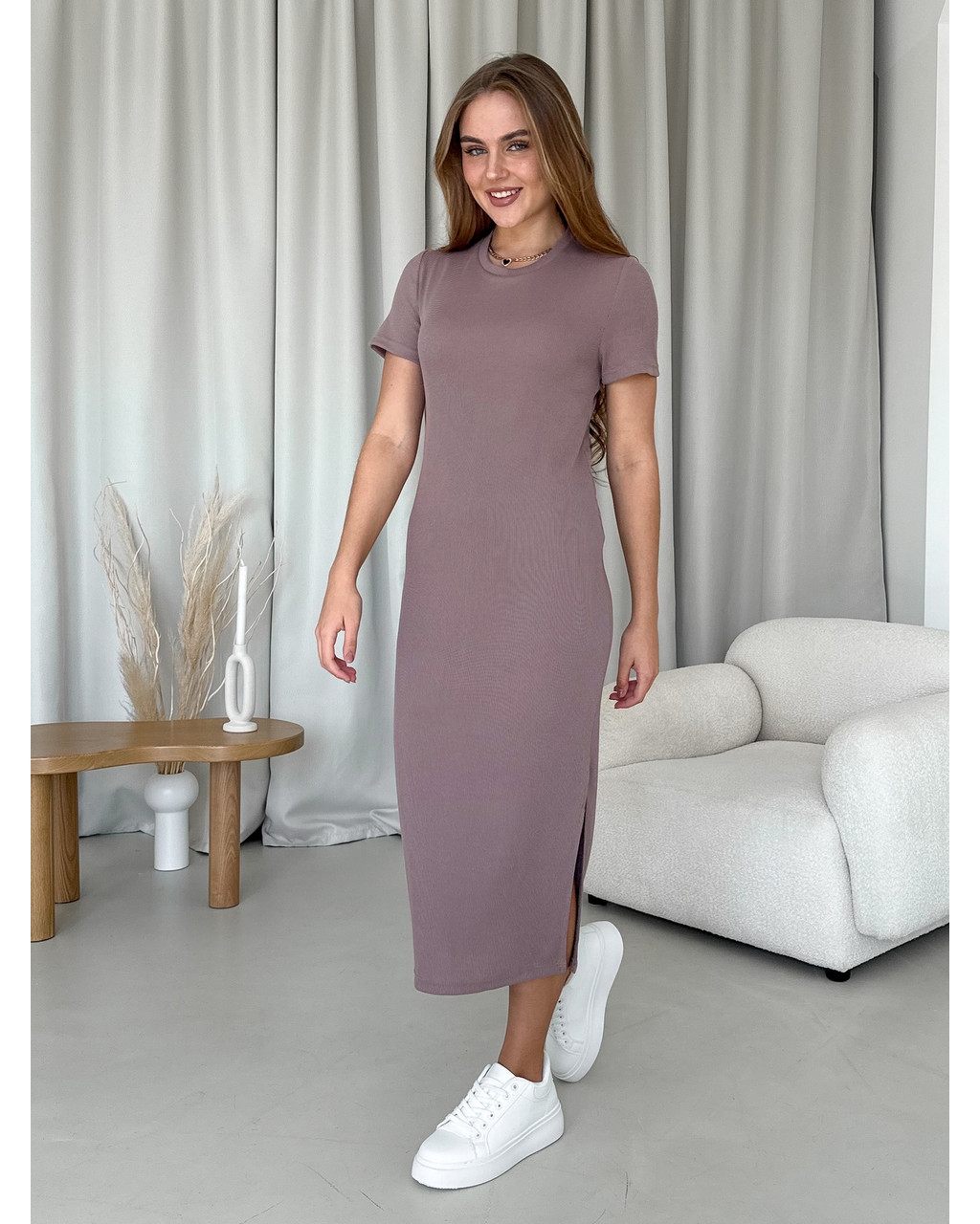 Длинное платье-футболка в рубчик цвета мокко Kasso 700000124