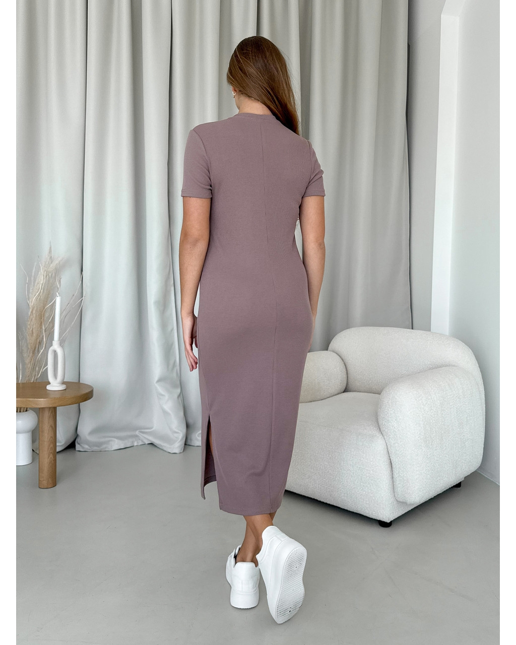 Длинное платье-футболка в рубчик цвета мокко Kasso 700000124