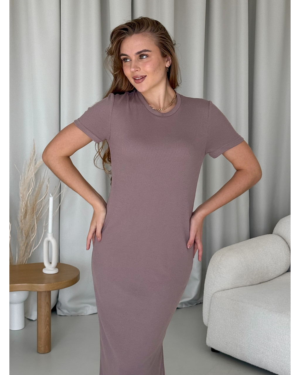 Длинное платье-футболка в рубчик цвета мокко Kasso 700000124