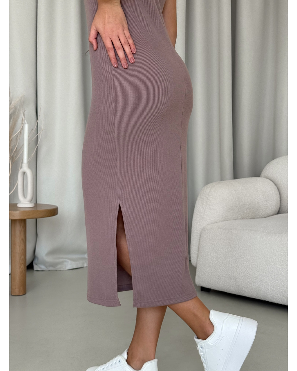 Длинное платье-футболка в рубчик цвета мокко Kasso 700000124