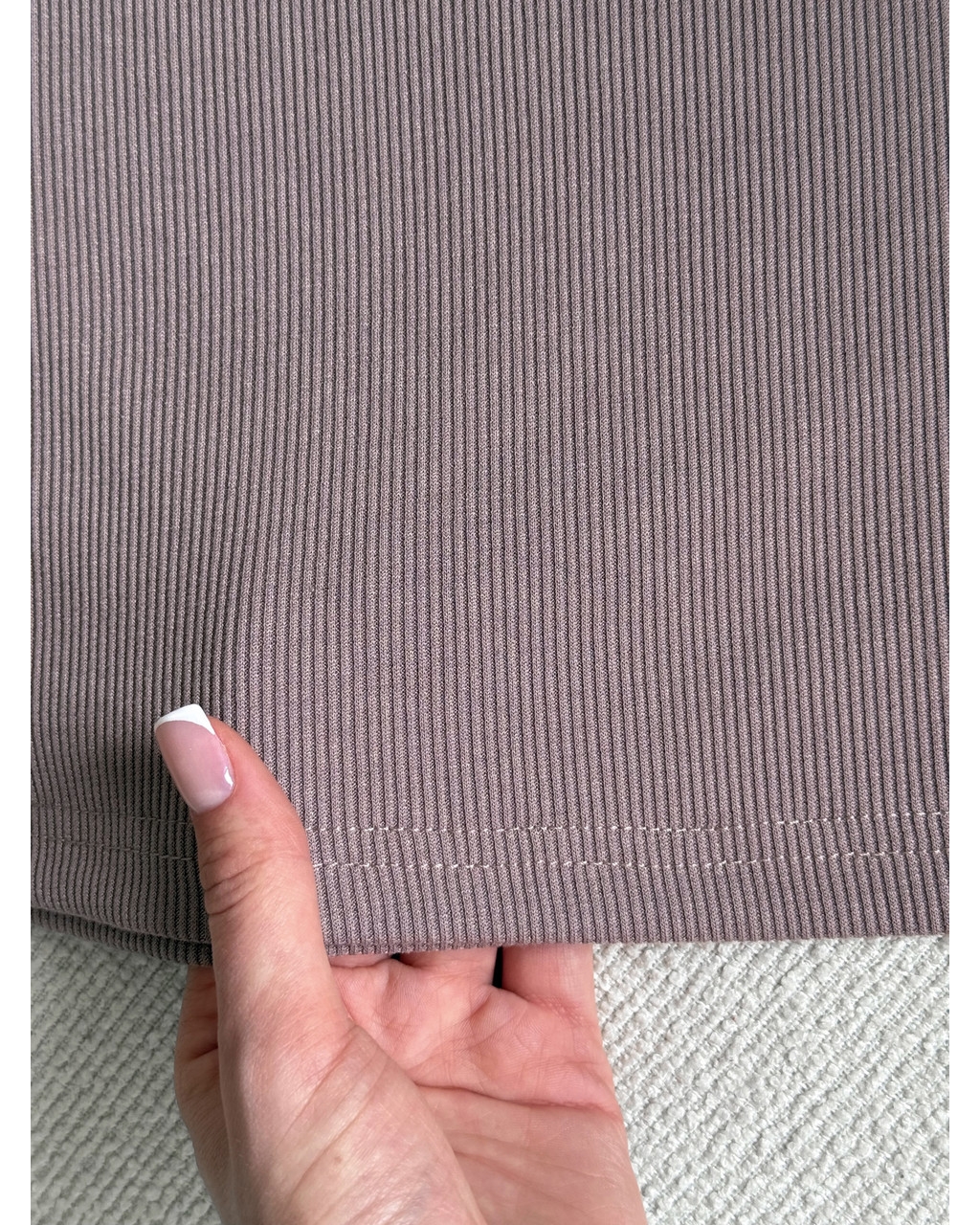 Длинное платье-футболка в рубчик цвета мокко Kasso 700000124