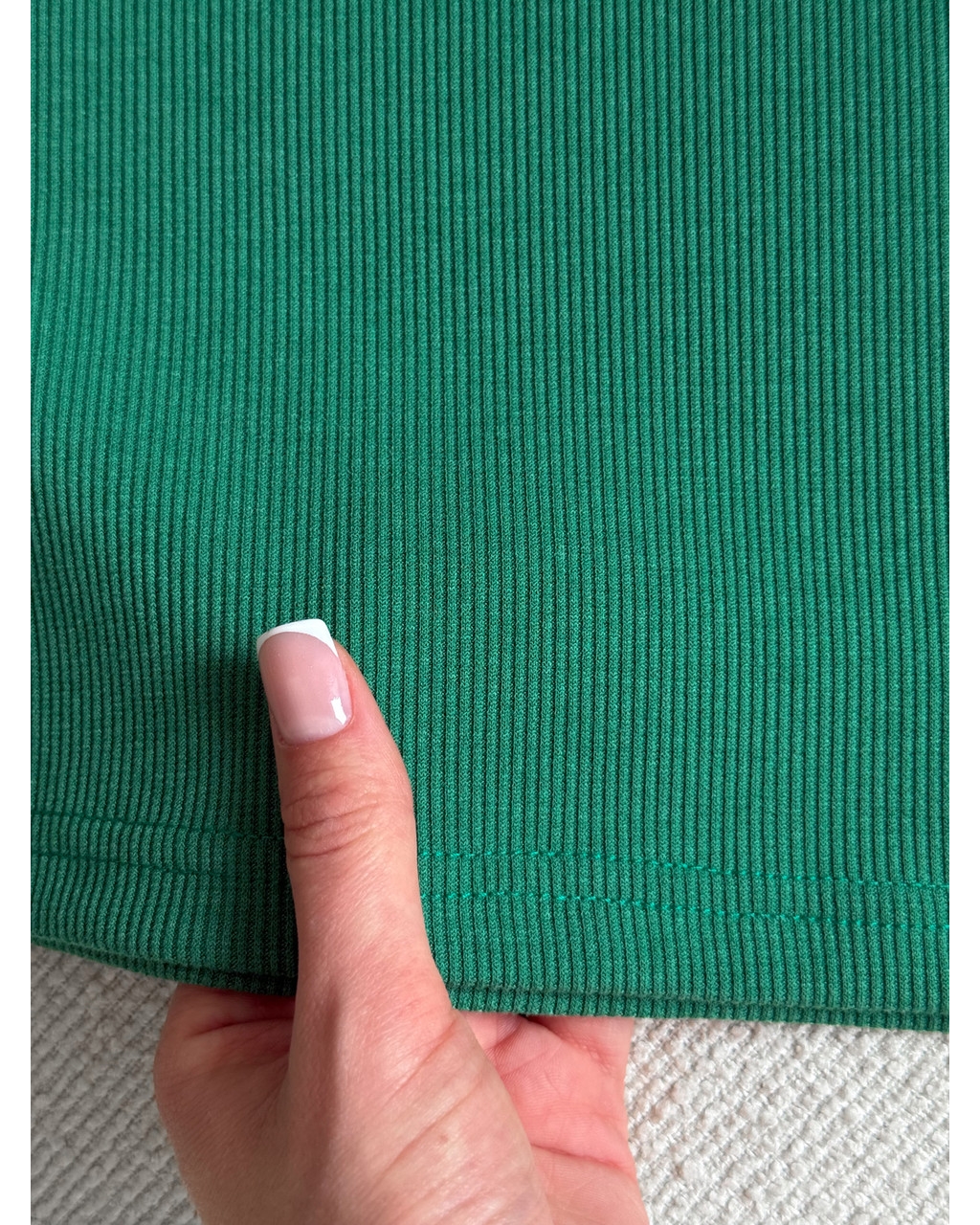 Сукня з вільними стегнами в рубчик зелена Redjo 700001588