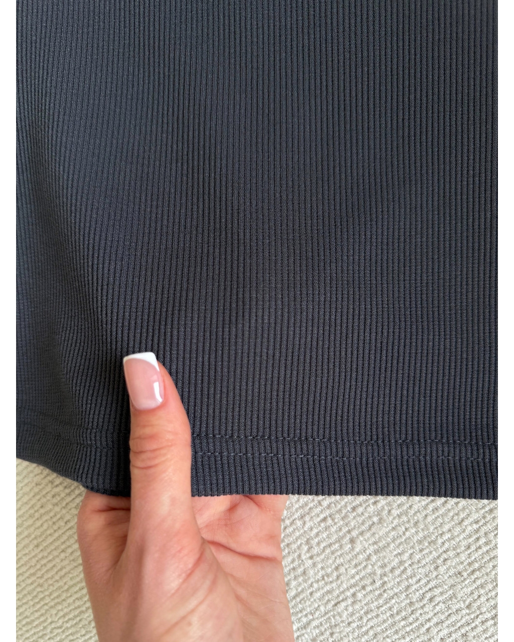 Сукня з вільними стегнами в рубчик сіра Redjo 700001584