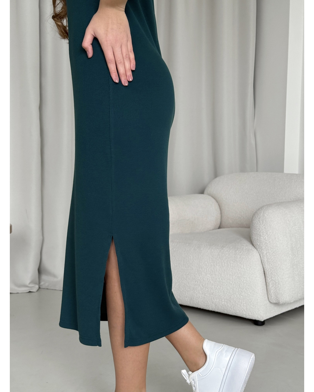 Длинное платье-футболка в рубчик зеленое Kasso 700000132