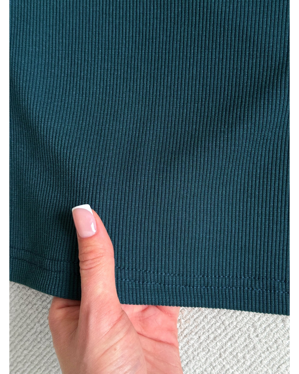 Длинное платье-футболка в рубчик зеленое Kasso 700000132