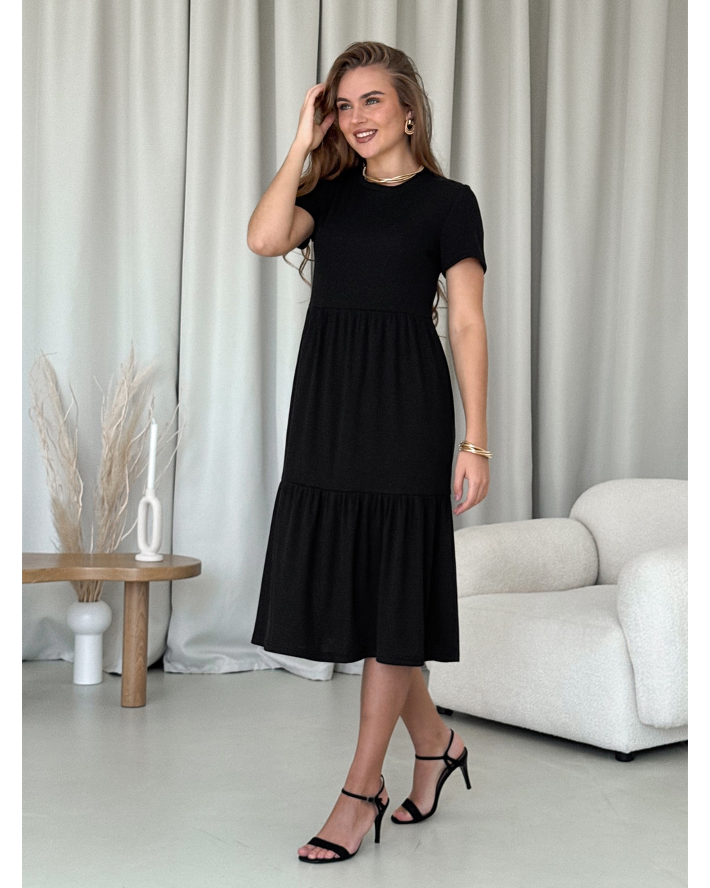 Сукня з вільними стегнами в рубчик чорна Redjo 700001581