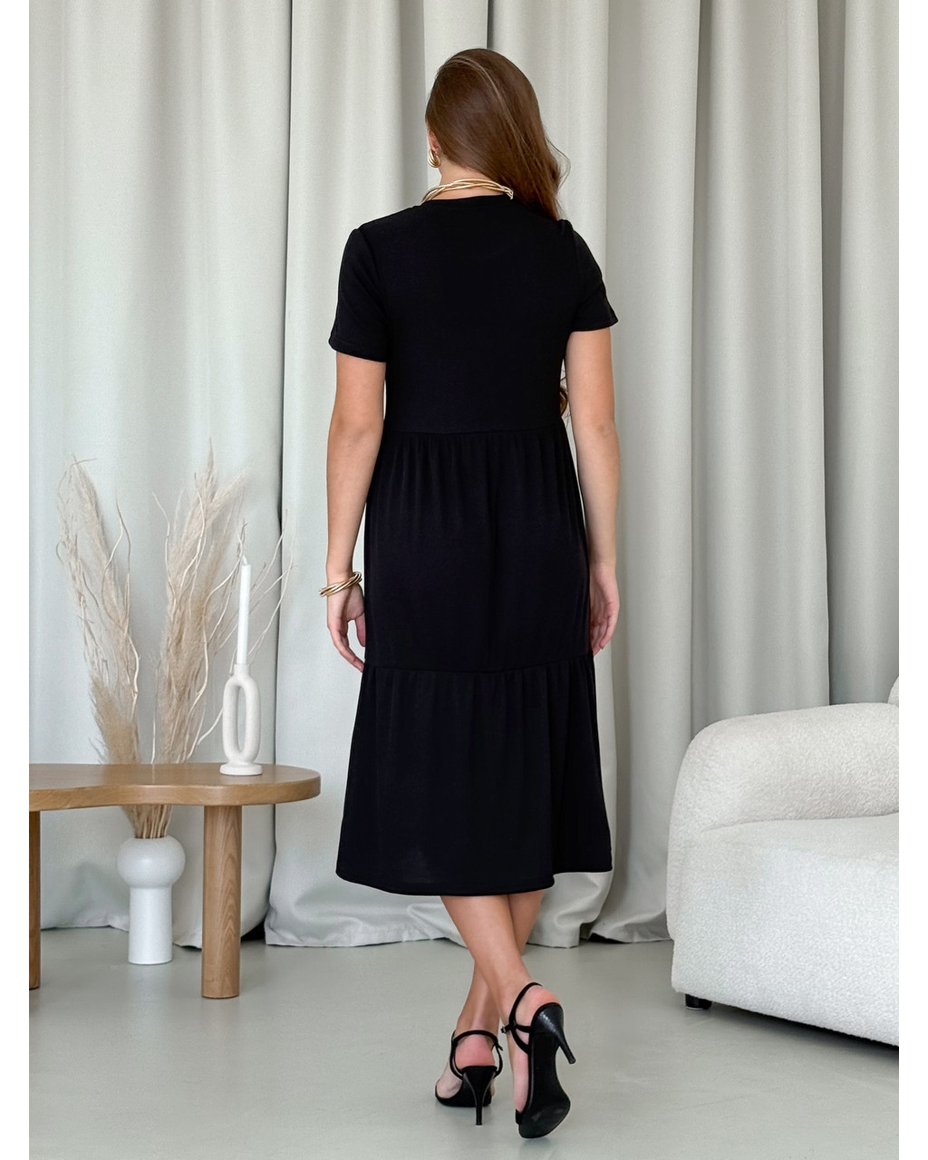 Сукня з вільними стегнами в рубчик чорна Redjo 700001581