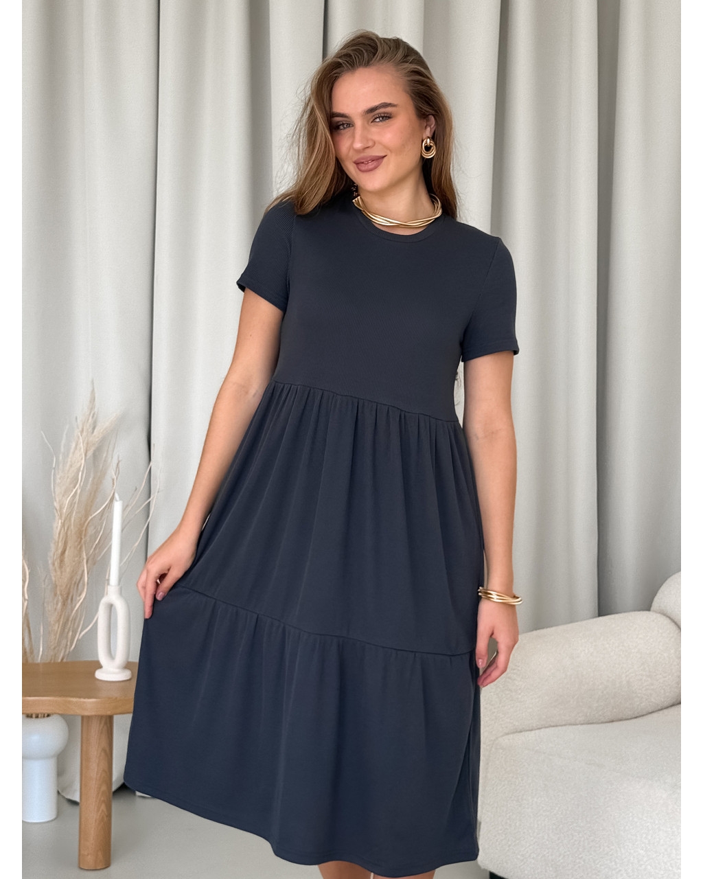 Сукня з вільними стегнами в рубчик сіра Redjo 700001584