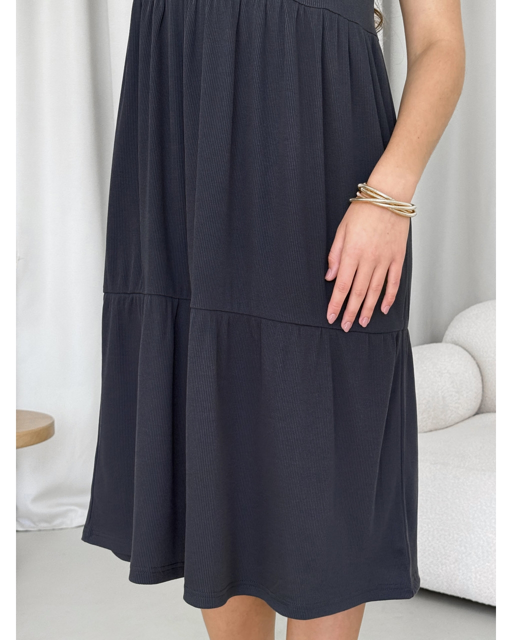 Сукня з вільними стегнами в рубчик сіра Redjo 700001584