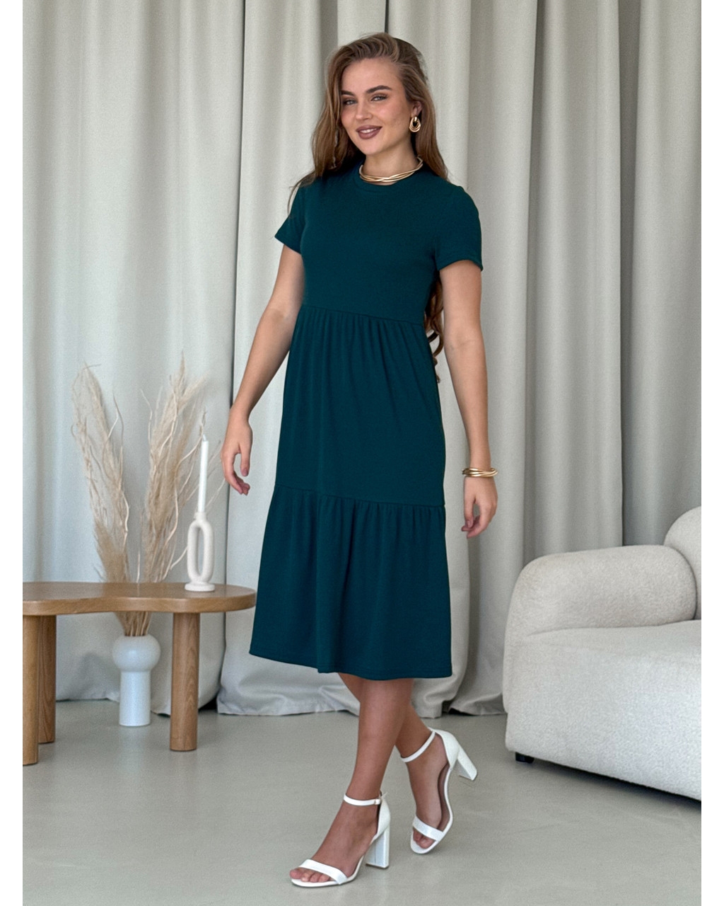 Платье со свободными бедрами в рубчик зеленое Redjo 700001585