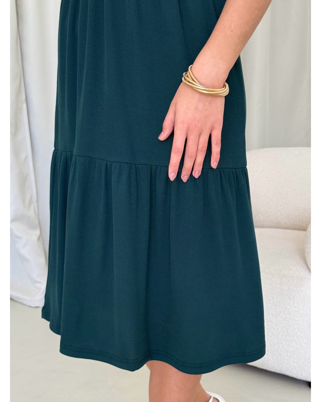 Платье со свободными бедрами в рубчик зеленое Redjo 700001585