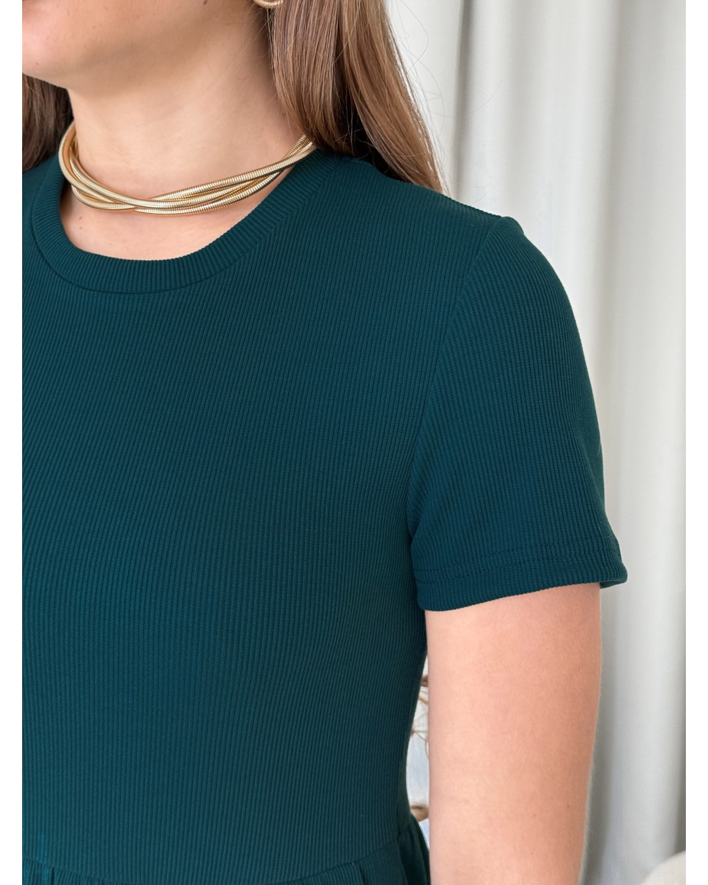 Платье со свободными бедрами в рубчик зеленое Redjo 700001585