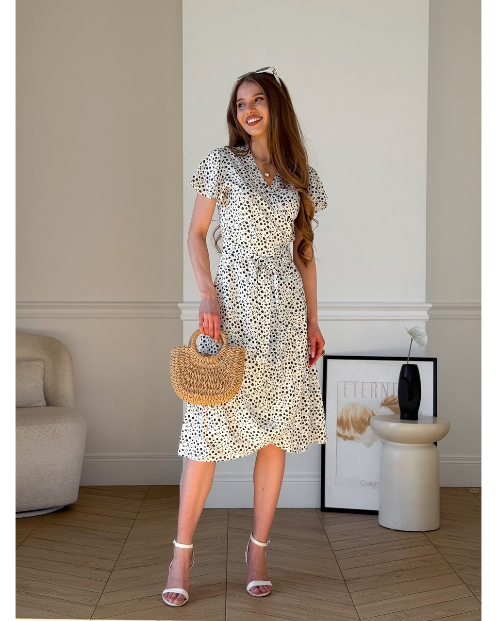 Платье на запах в цветочек из штапеля белое Vicenza 700002203