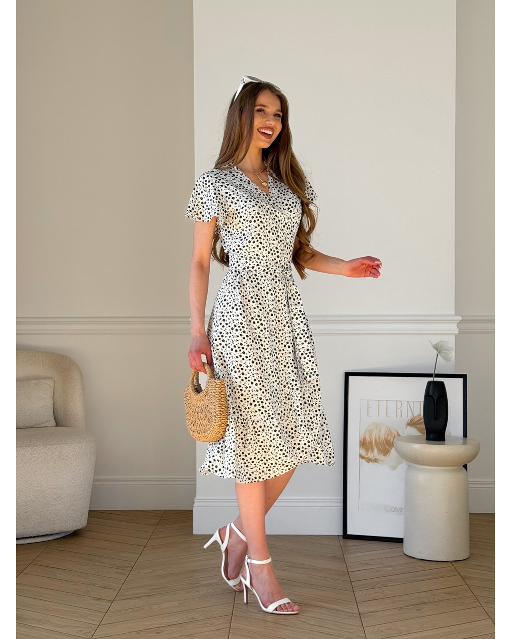 Платье на запах в цветочек из штапеля белое Vicenza 700002203