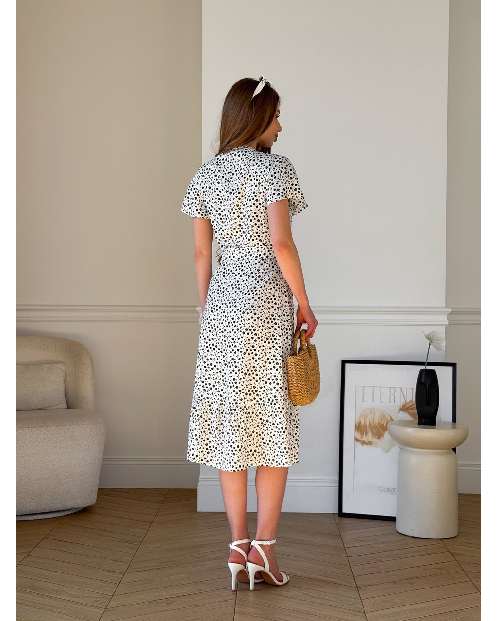 Платье на запах в цветочек из штапеля белое Vicenza 700002203