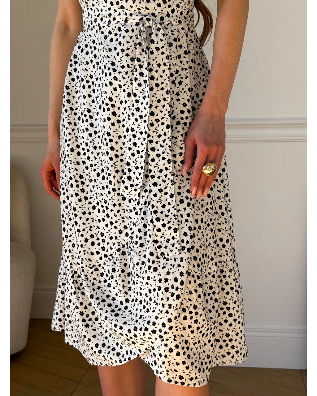 Платье на запах в цветочек из штапеля белое Vicenza 700002203