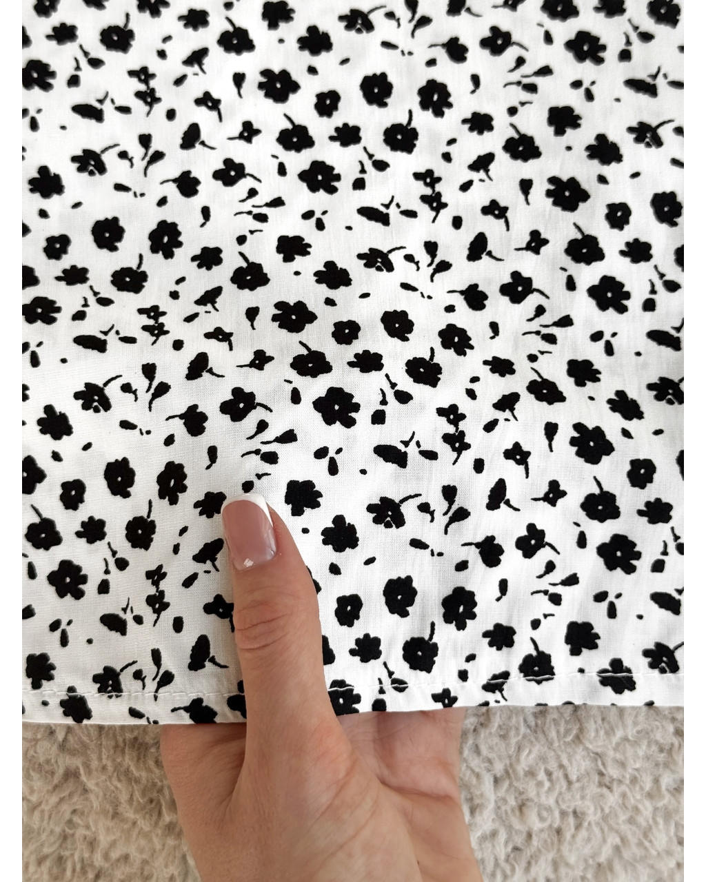 Платье на запах в цветочек из штапеля белое Vicenza 700002203