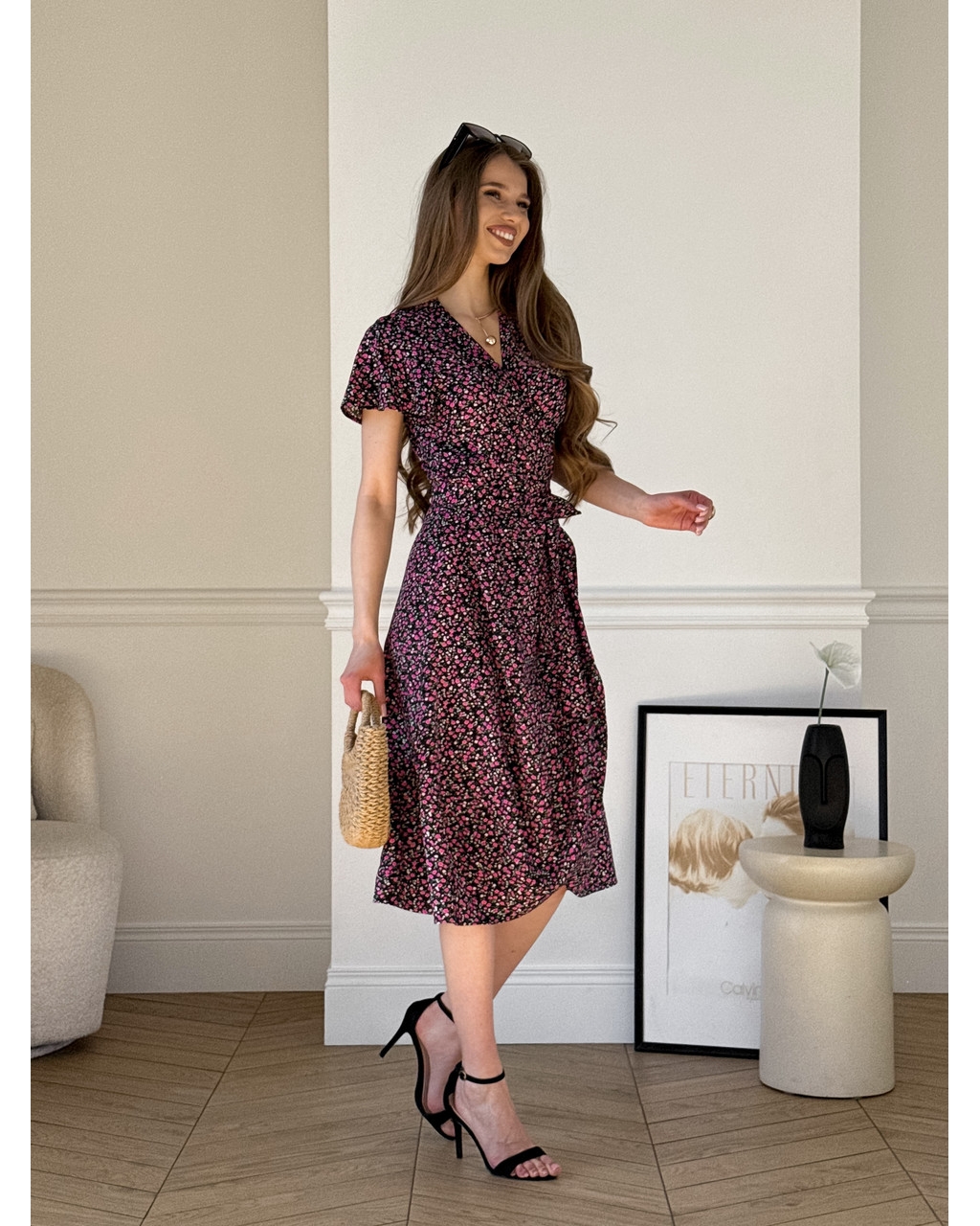 Сукня на запах у квітку зі штапелю чорна Vicenza 700002204