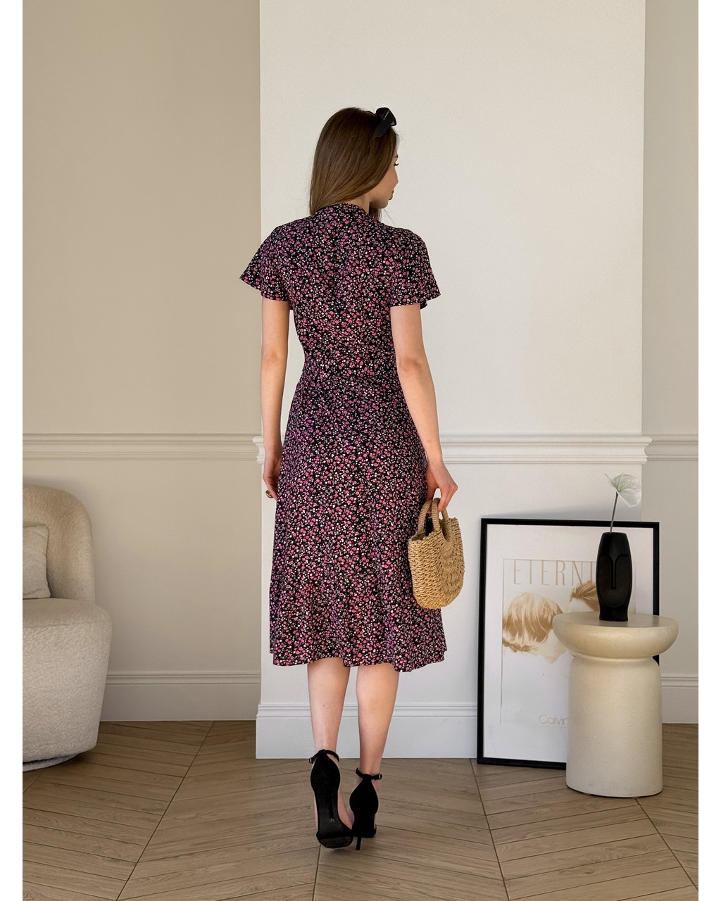 Сукня на запах у квітку зі штапелю чорна Vicenza 700002204