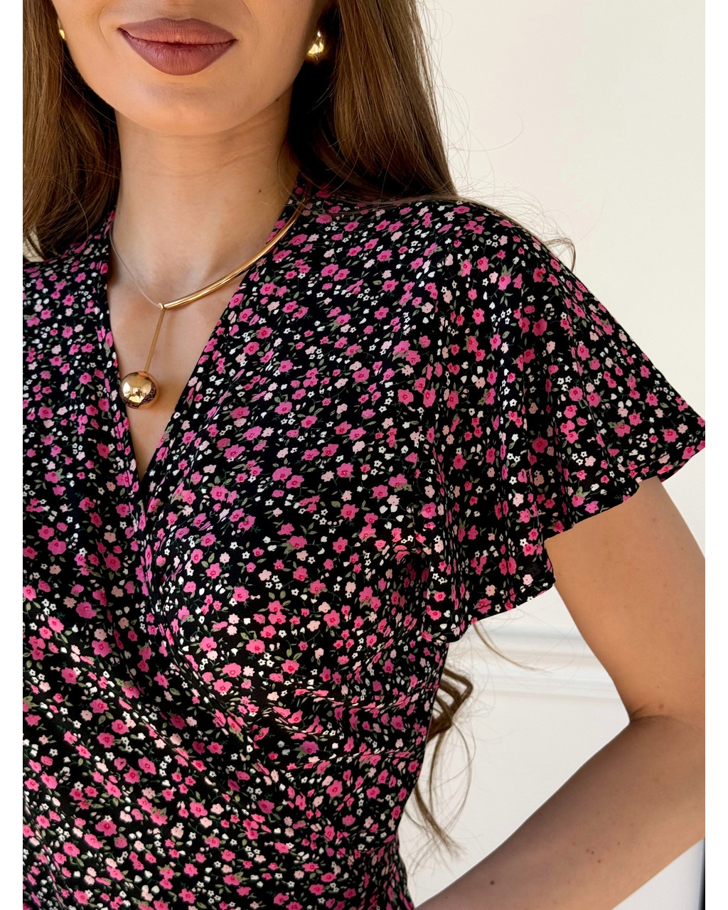 Сукня на запах у квітку зі штапелю чорна Vicenza 700002204