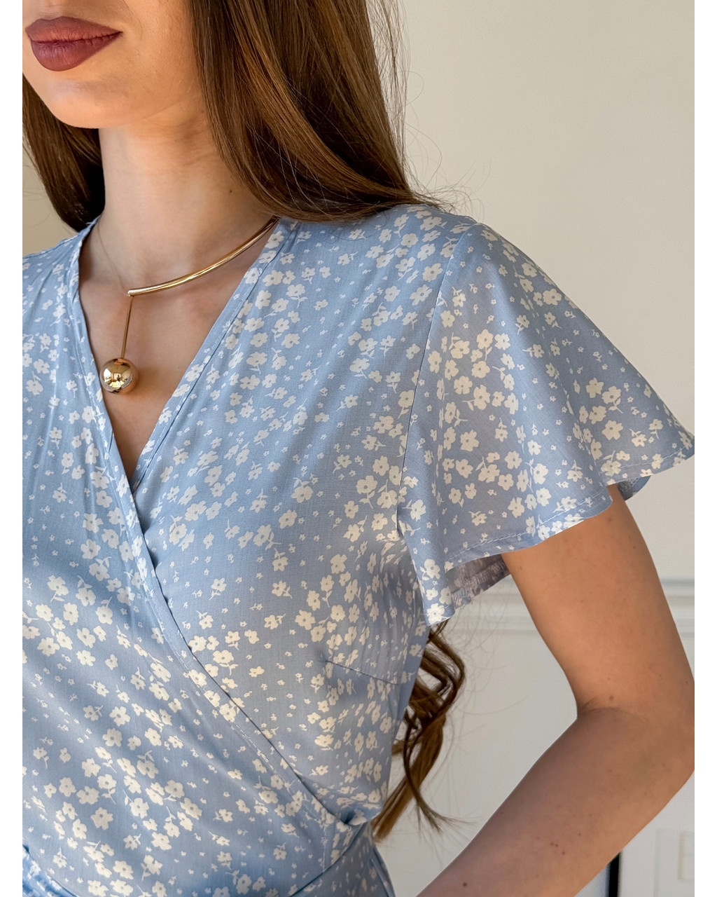 Сукня на запах у квітку зі штапелю блакитна Vicenza 700002202