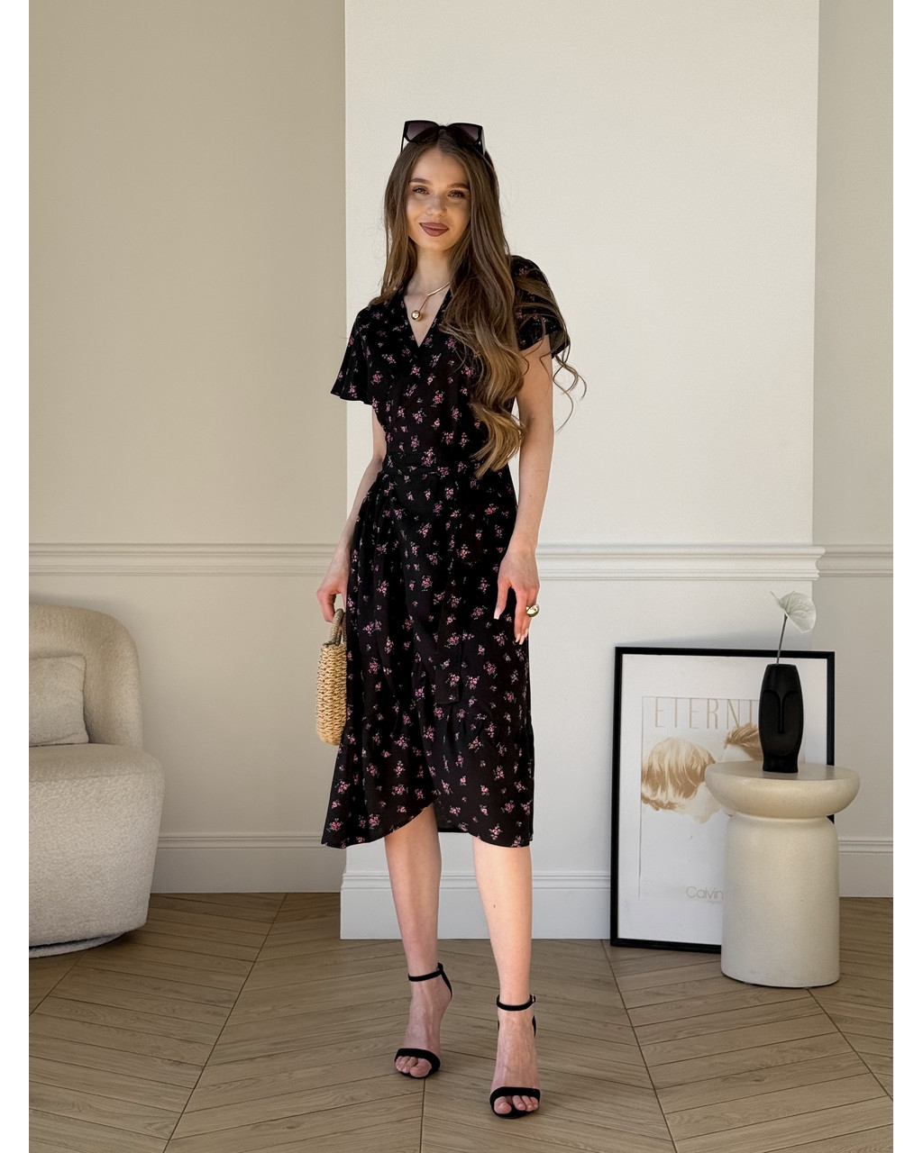 Сукня на запах у квітку зі штапелю чорна Vicenza 700002201