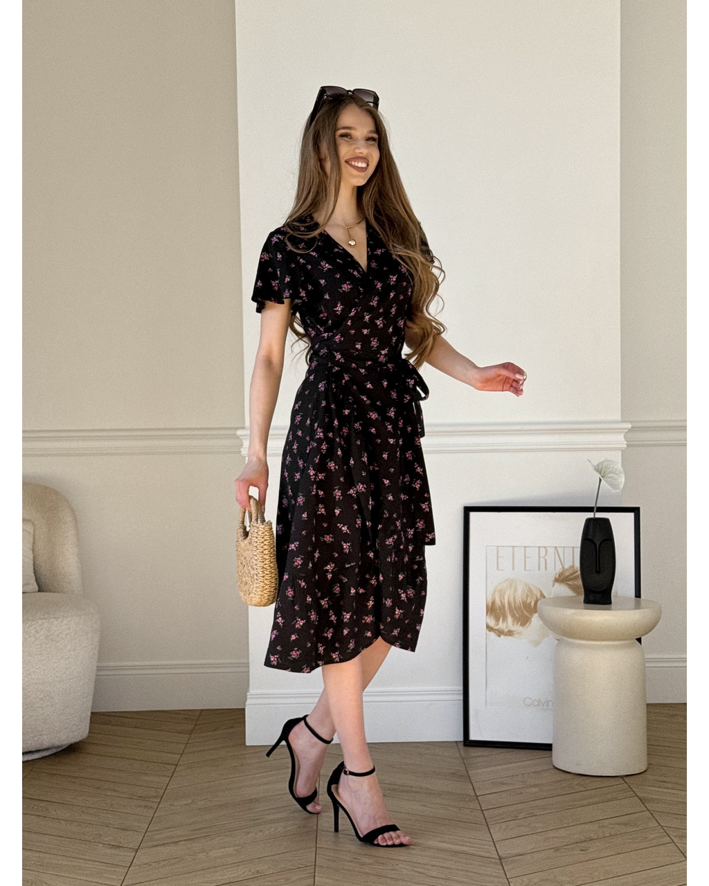 Сукня на запах у квітку зі штапелю чорна Vicenza 700002201