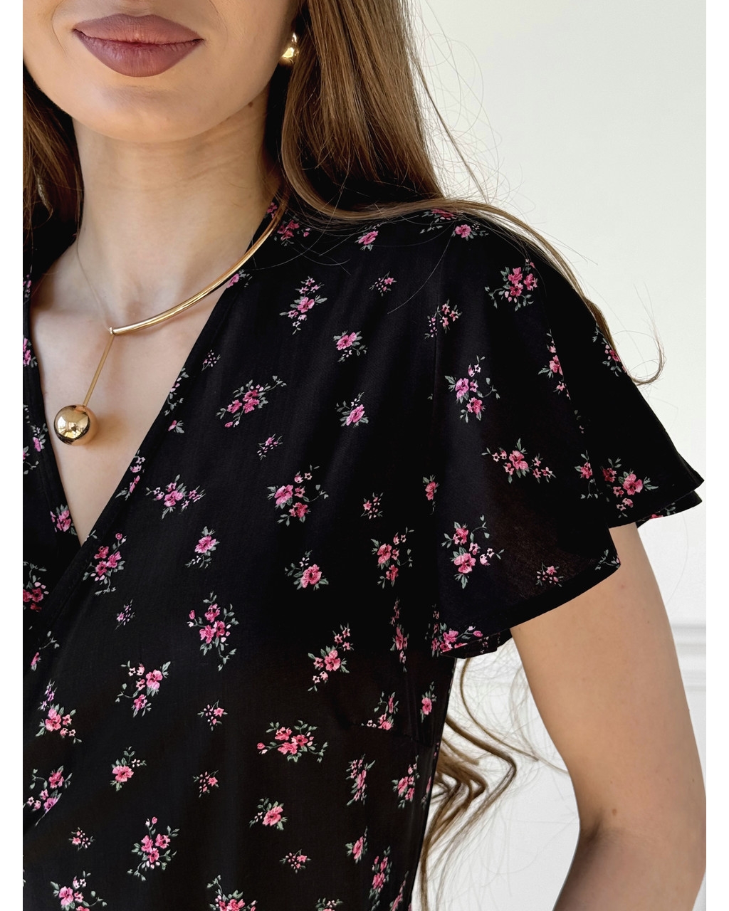 Сукня на запах у квітку зі штапелю чорна Vicenza 700002201