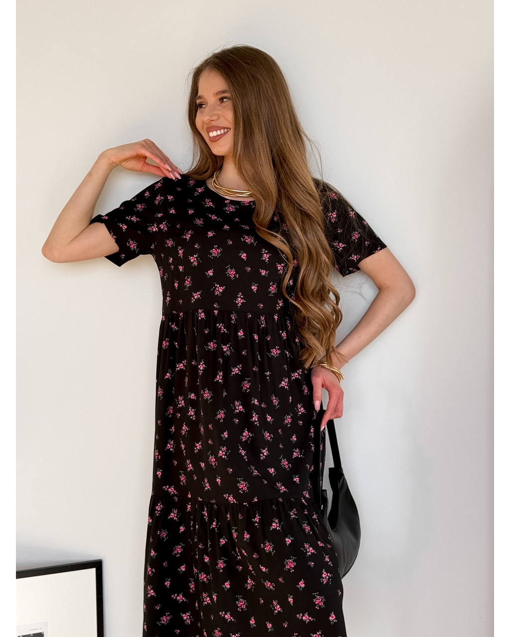 Літня сукня зі штапелю у квітковий чорна Kazerta 700001881