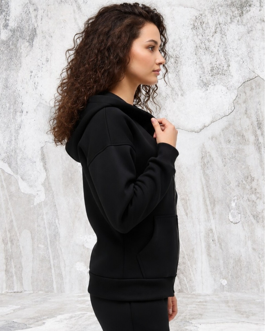 Жіноче худі тепле чорне на змійці Mishe 22320005