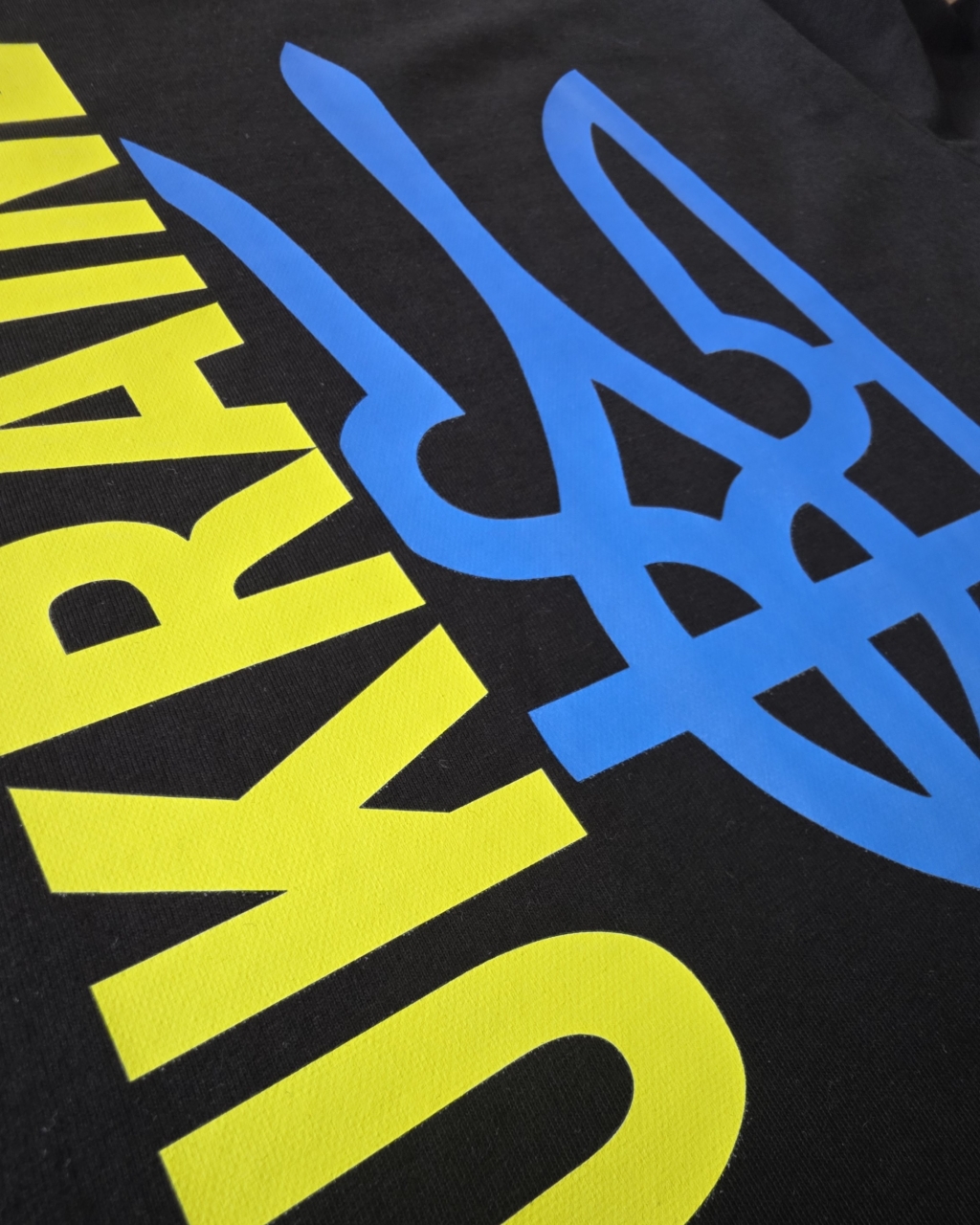 Чоловіча чорна футболка з синім гербом стильний повсякденний одяг Mishe 111000113