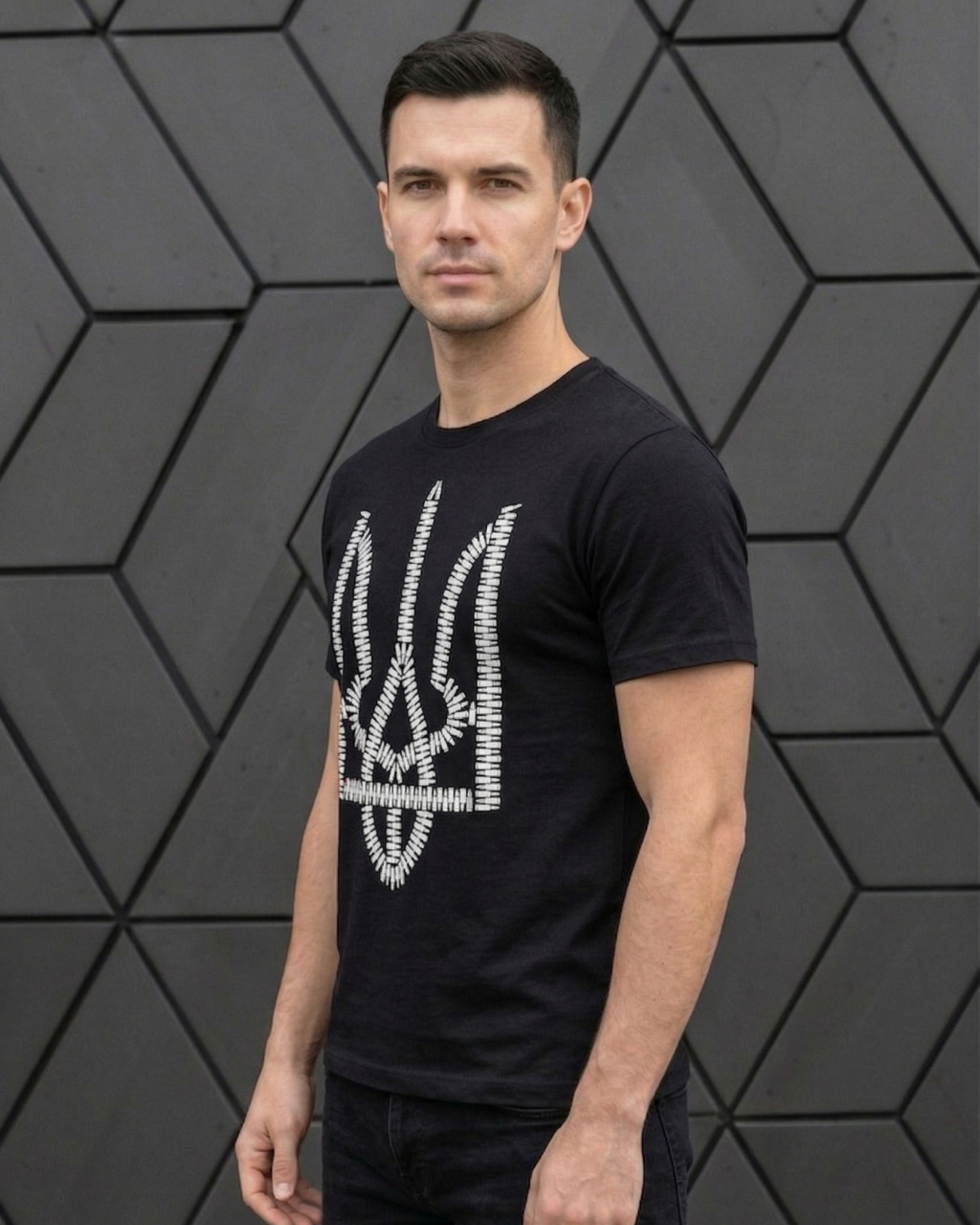 Чоловіча футболка з гербом і з патронами Mishe 11100077 чорна