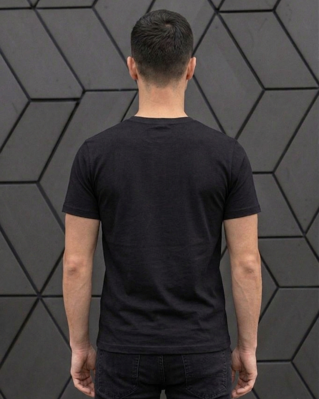 Чоловіча футболка з гербом і з патронами Mishe 11100077 чорна