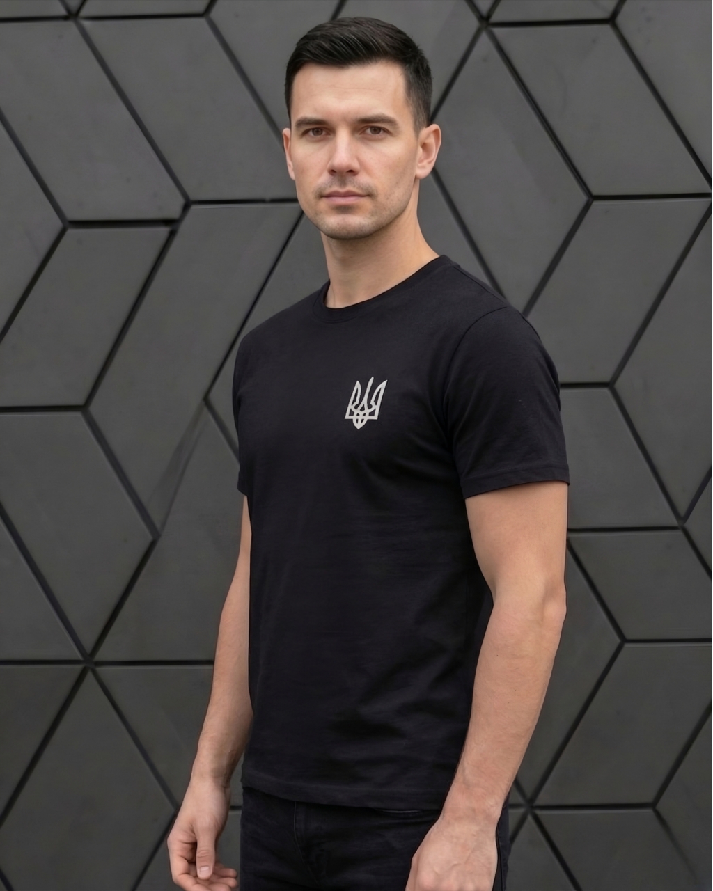 Чоловіча патріотична футболка з Гербом Mishe 1110008 чорний