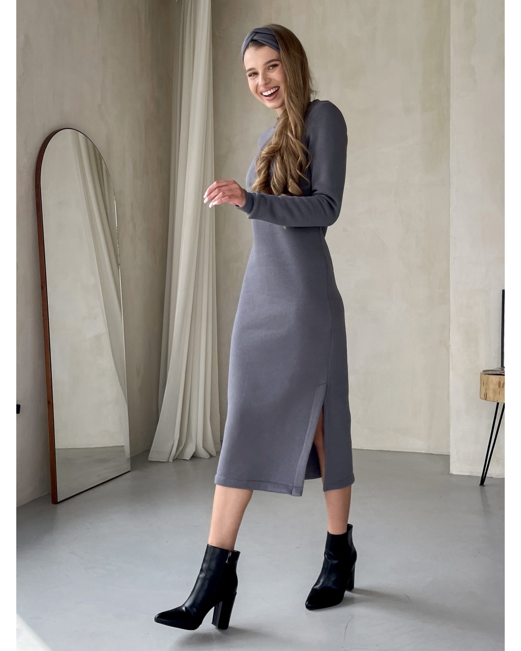 Повсякденна тепла зимова сукня на флісі нижче коліна сіра Merlini Валанс 700001023