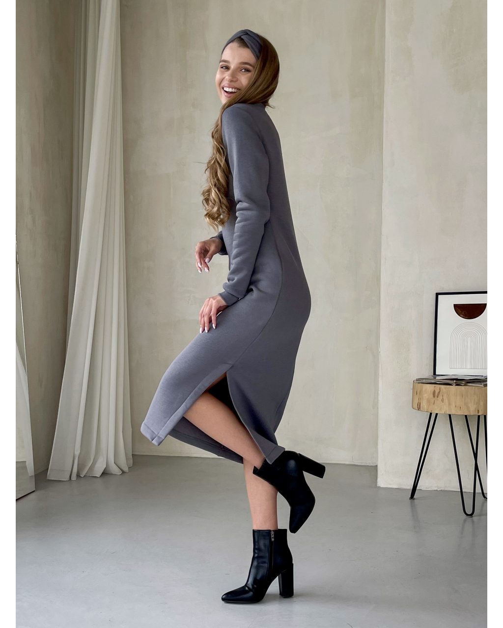 Повсякденна тепла зимова сукня на флісі нижче коліна сіра Merlini Валанс 700001023