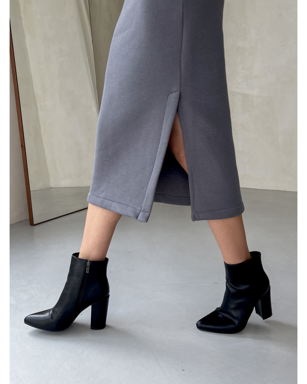 Повсякденна тепла зимова сукня на флісі нижче коліна сіра Merlini Валанс 700001023