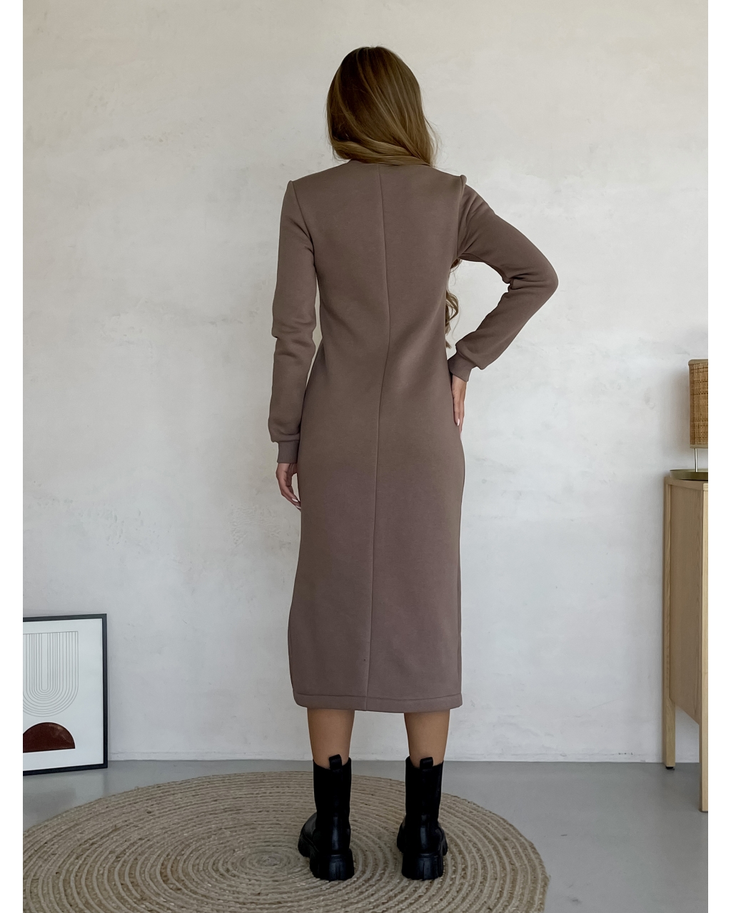 Повседневное теплое зимние платье на флисе ниже колена бежевый Merlini Валанс 700001024